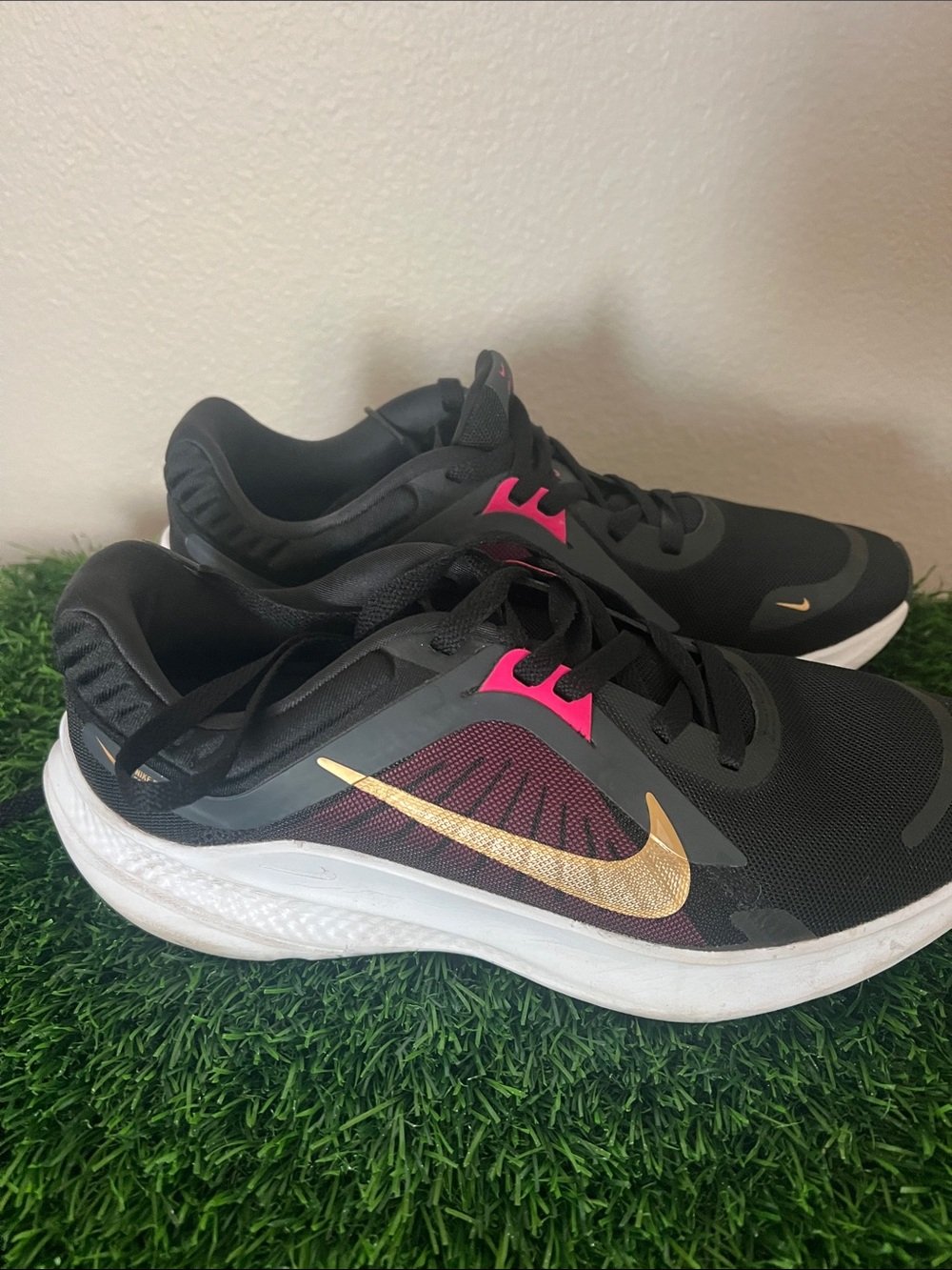 Nike Quest 5 black, gold, pink running shoes size 9.5 GUC DD 9291-009. - Picture 7 of 7
